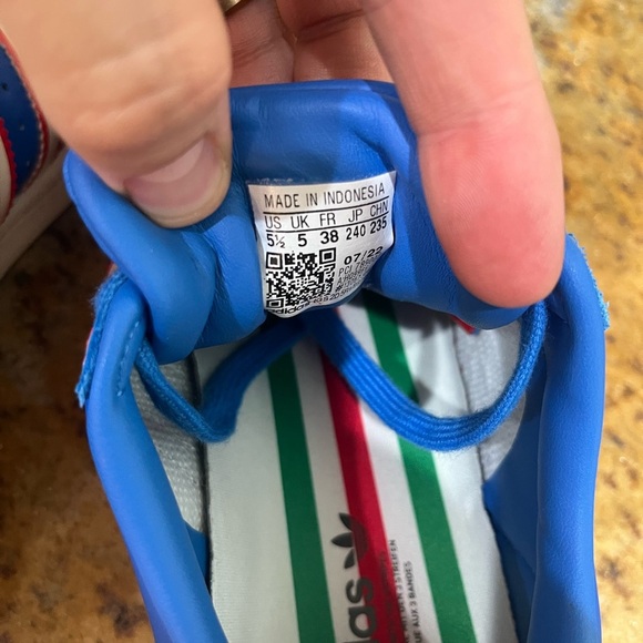 Adidas Superstar size 5.5 - Picture 6 of 9